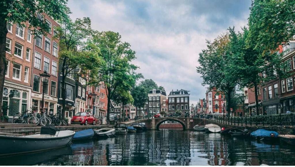 Best Time to Travel Amsterdam